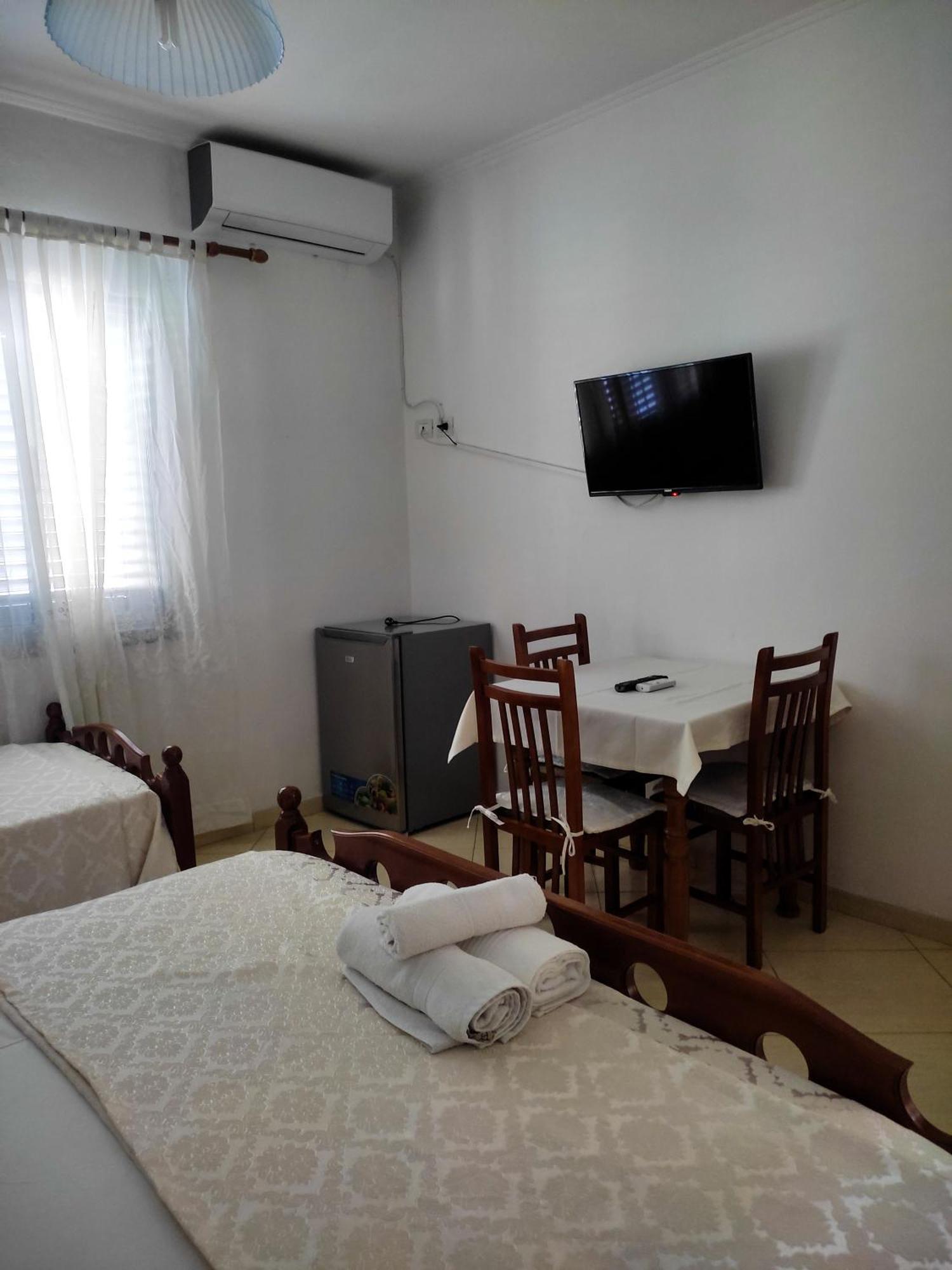 Vila Cikaj Hotel Durres Exterior photo